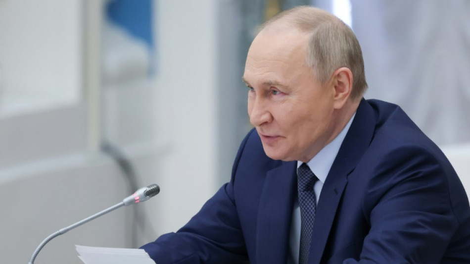 Trump volta a criticar Putin: 'Está brincando com fogo'