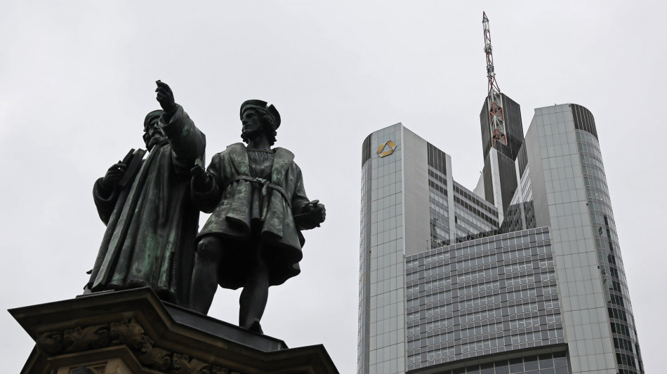  Il premio dell'Ops di Unicredit su Commerz si riduce a poco pi&ugrave; dell'1% 