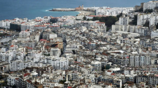 Arg&eacute;lia aprova lei que classifica a coloniza&ccedil;&atilde;o francesa como um crime