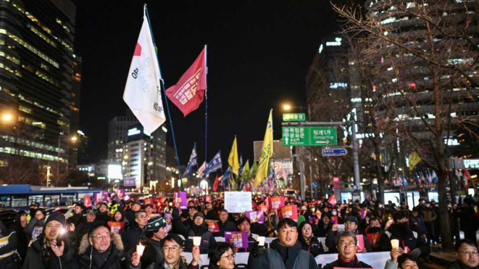 Tausende demonstrieren in S&uuml;dkoreas Hauptstadt Seoul nach Aufruhr um Kriegsrecht