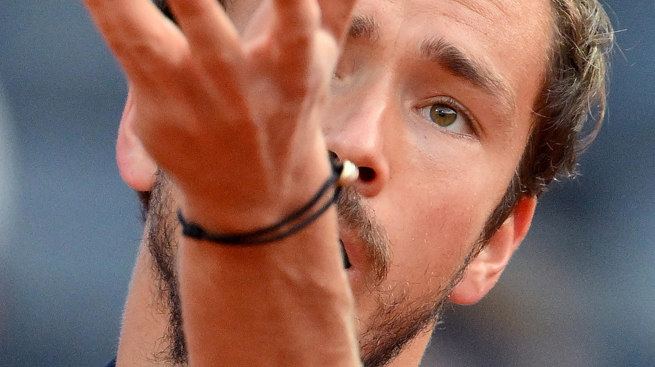 Internazionali: Medvedev non sbaglia, battuto Medjedovic