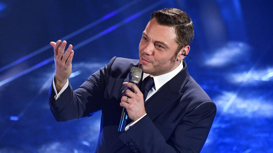  Tiziano Ferro, all'Ariston per celebrare i 25 anni dal debutto con Xdono 