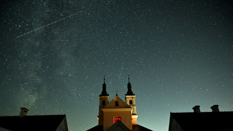 Las constelaciones de sat&eacute;lites pueden tener "consecuencias devastadoras para la astronom&iacute;a", seg&uacute;n un estudio 