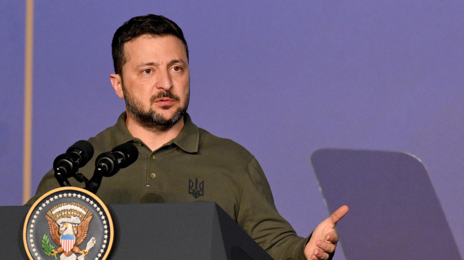 Zelensky, 'Putin &egrave; come Hitler, non ci si pu&ograve; fidare'
