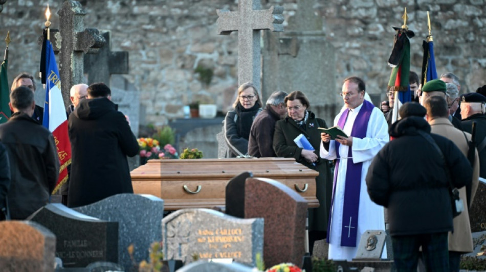 Grab des Rechtsextremisten Jean-Marie Le Pen von Unbekannten gesch&auml;ndet