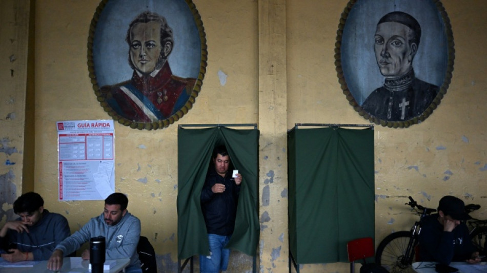  Far right eyes comeback as Chile presidential vote begins 