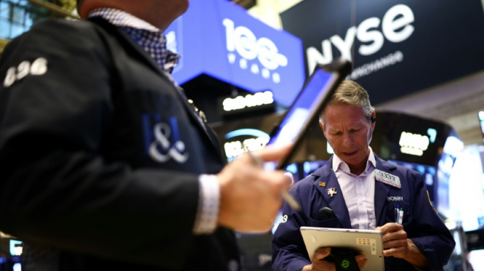  Wall Street voit rouge, entre acc&eacute;l&eacute;ration de l'inflation et craintes sur l'IA  