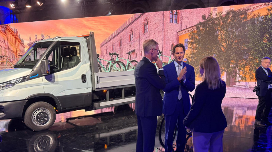 Elkann, 'per Iveco anniversario importante, abbiamo fatto tanto'