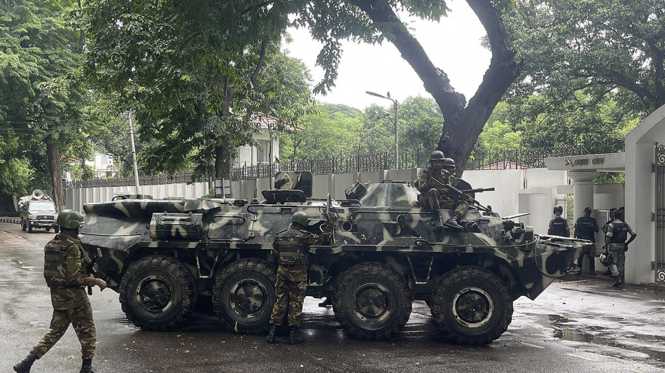 Capo esercito Bangladesh, 'former&ograve; un governo ad interim'