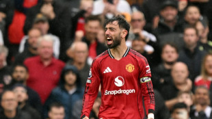 Man Utd secure first win thanks to late Fernandes penalty