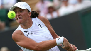 Swiatek passa sem problemas pela 1&ordf; rodada de Wimbledon