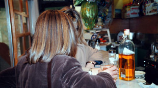 Giovani donne pi&ugrave; a rischio di cancro, colpa di alcol e fumo