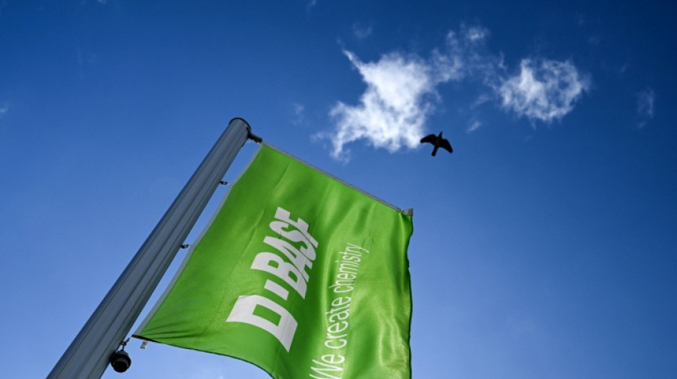  Chemiekonzern BASF hebt erneut Gewinnerwartung 