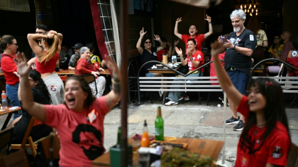  Mobilizados, apoiadores de Lula cruzam os dedos no Rio de Janeiro, reduto do bolsonarismo 
