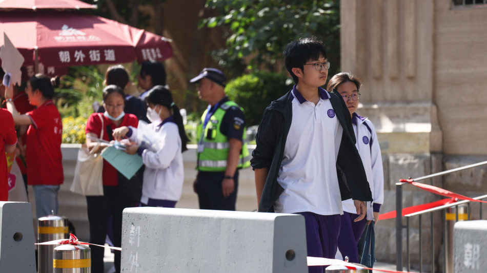Cina, 13,5 milioni di studenti per il durissimo esame Gaokao