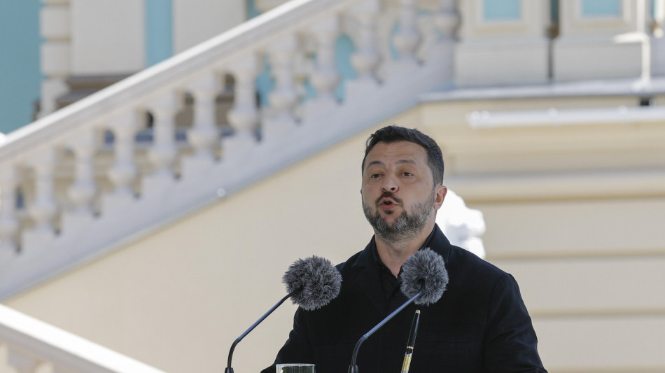  Zelensky, 'sanzioni contro le imprese dell'industria della difesa russa' 