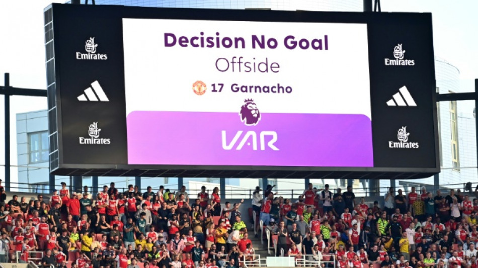 Federa&ccedil;&atilde;o Inglesa de Futebol estuda transmitir conversas do VAR ao vivo