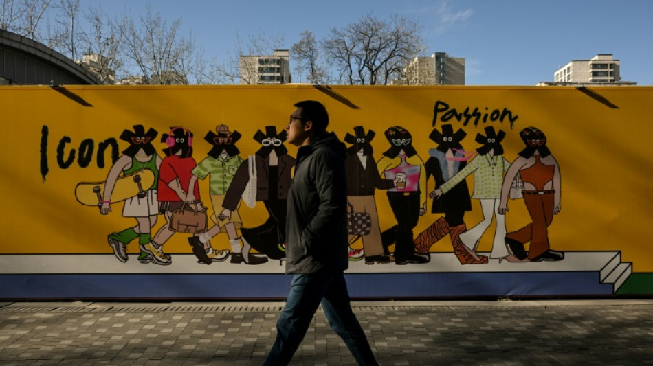 Pek&iacute;n vuelve t&iacute;midamente a la normalidad tras flexibilizaci&oacute;n del "covid cero"