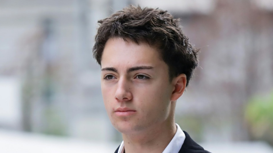  Singapura multa jovem franc&ecirc;s por incidente com canudo 
