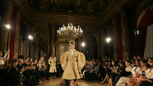 Viktor and Rolf juegan con la alta costura en Par&iacute;s