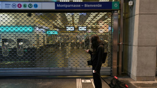 Gr&egrave;ve: pas de cohue malgr&eacute; des m&eacute;tros perturb&eacute;s, des manifs dans plusieurs villes