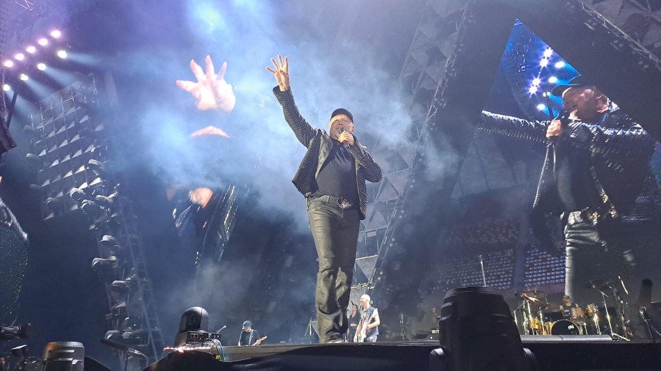 Vasco, celebro la vita con la musica in questi tempi oscuri