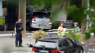 Berliner Feuerwehr: F&uuml;nf Menschen schweben nach Vorfall mit Auto in Lebensgefahr