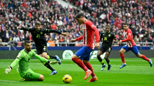 Atl&eacute;tico de Madrid vence Almer&iacute;a e sobe para 3&ordm; no Espanhol