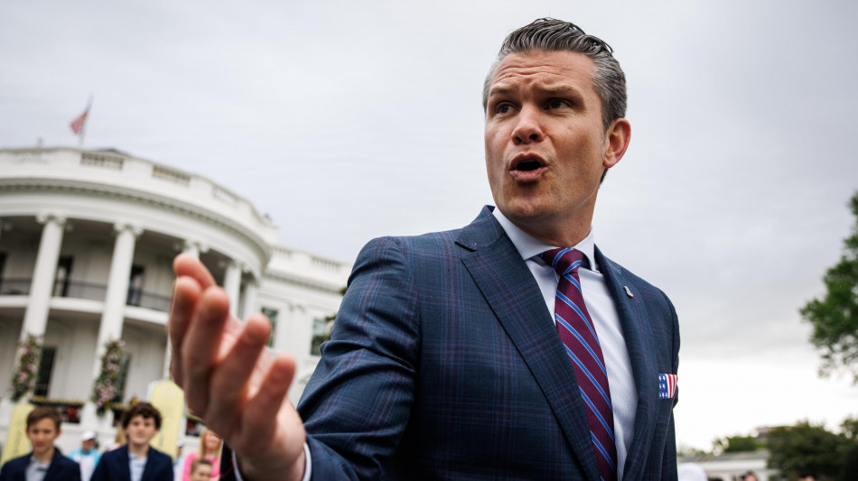 Trump, 'Hegseth sta facendo gran lavoro, fake news su di lui'