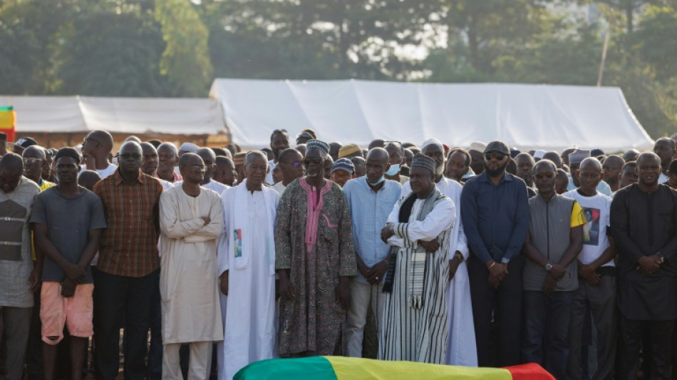 Le Mali rend un ultime hommage &agrave; Salif Keita, ancienne gloire du foot africain