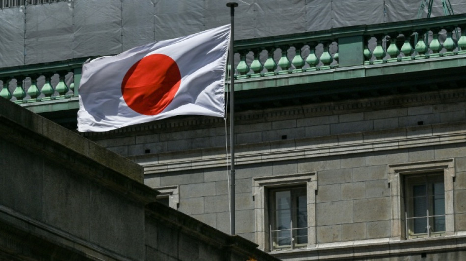  Japan outlaws flag desecration despite critics 