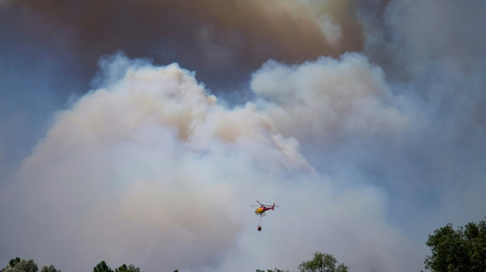  Inc&ecirc;ndio perto da costa tur&iacute;stica da Catalunha queima 2.300 hectares 