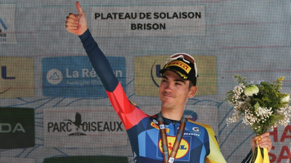  Ayuso happy to fly under radar at Tour de France 
