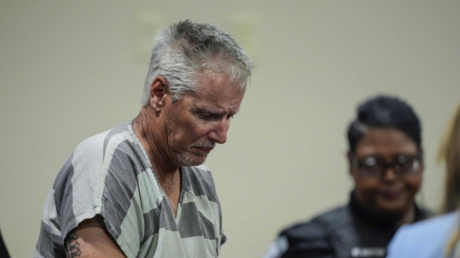  Pai de adolescente que matou quatro pessoas &eacute; condenado &agrave; pris&atilde;o nos EUA 