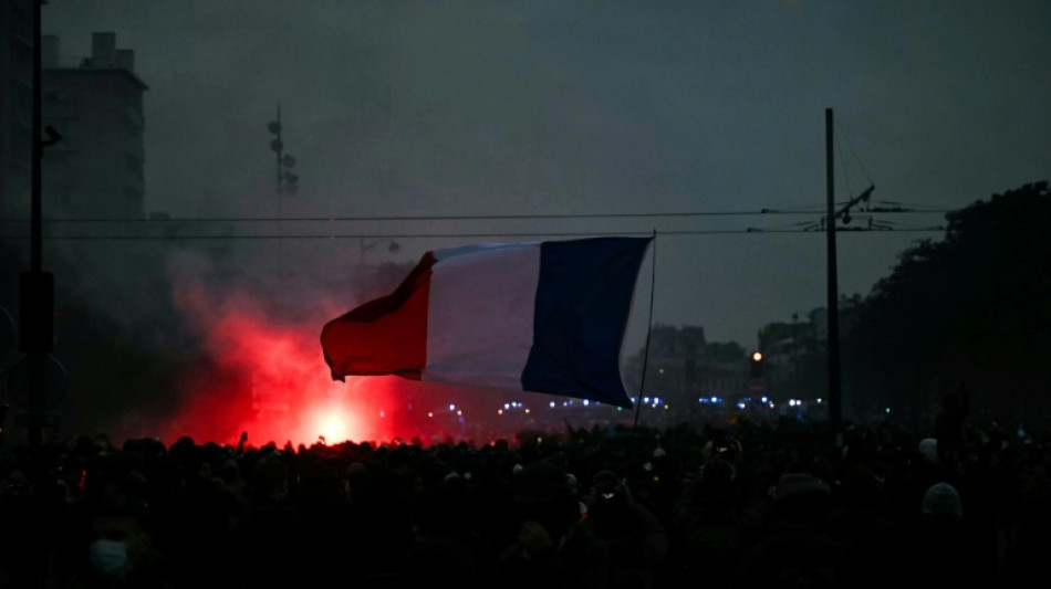  Francia registra 1.314 detenidos y 53 polic&iacute;as heridos en las nuevas protestas del s&aacute;bado 