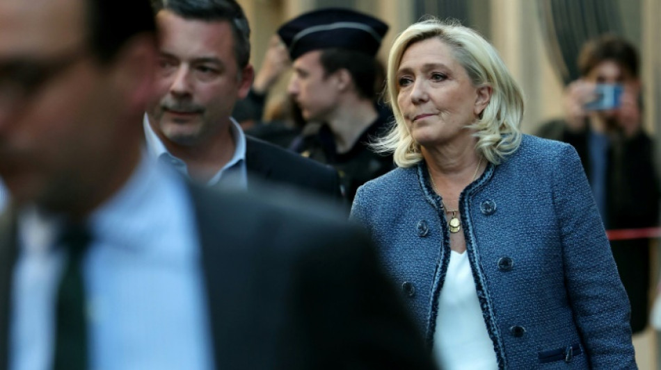 Premier jour dans l'inconnu pour Le Pen et le RN, qui lancent la contre-offensive