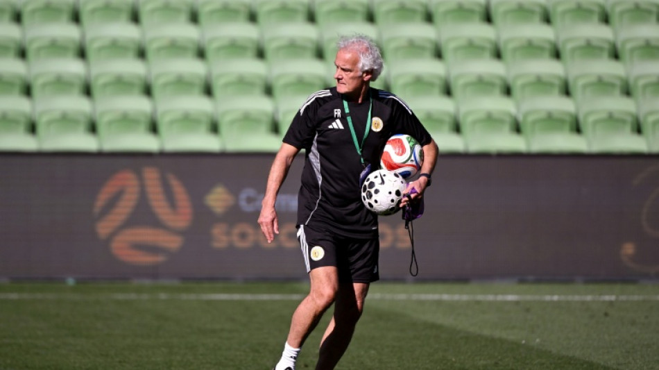  Cura&ccedil;ao quer "surpreender o mundo" na Copa de 2026, diz seu t&eacute;cnico 