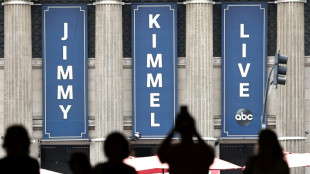 Gigantes dos meios de comunicação dos EUA cedem às pressões de Trump por cálculo econômico