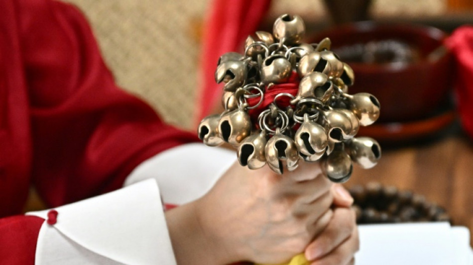 Great hex-pectations: shamans divided on South Korea's political destiny