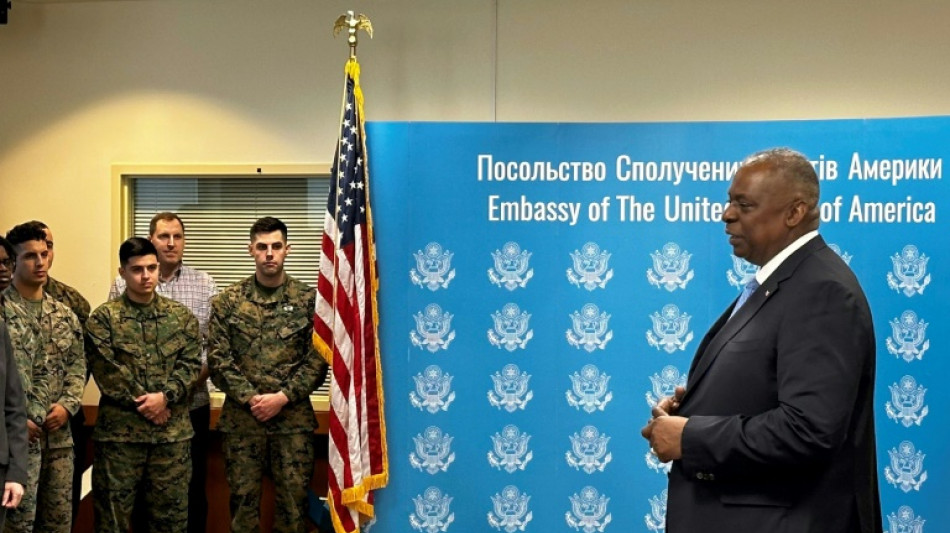 Secret&aacute;rio de Defesa americano faz visita surpresa &agrave; Ucr&acirc;nia