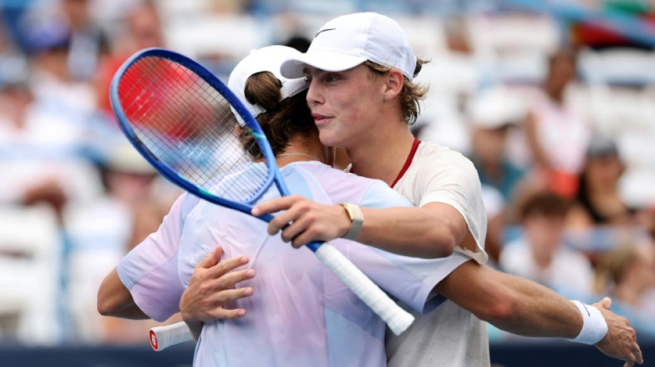  De Minaur beats teen Hewitt in all-Aussie Washington clash 