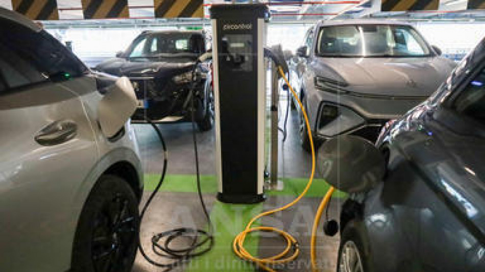  Acea, nella Ue la quota delle elettriche sale al 21,7%, le ibride al 36,6% 