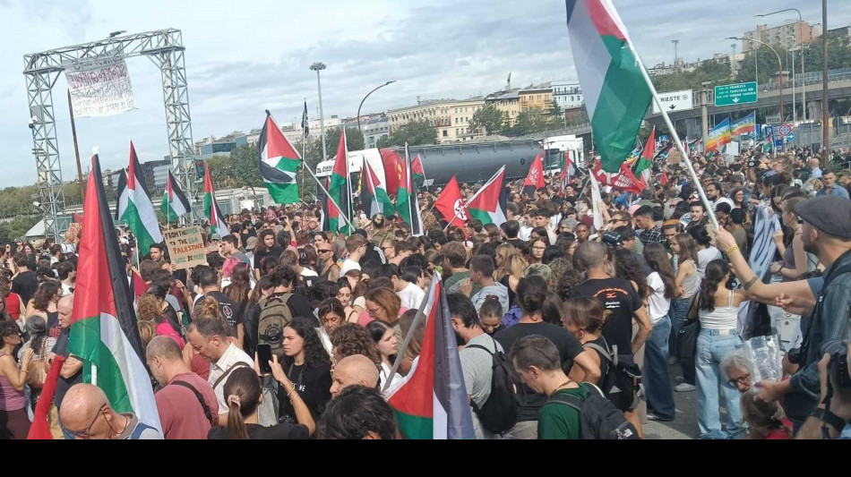 Sciopero pro Pal: in tremila a Varco porto di Trieste