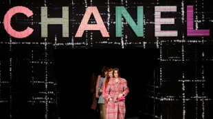 Chanel reafirma su obsesi&oacute;n con el tweed en las pasarelas parisinas