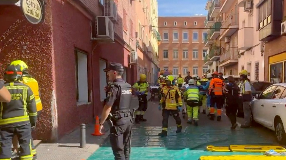 Hallan un segundo cad&aacute;ver entre los escombros del bar que explot&oacute; en Madrid