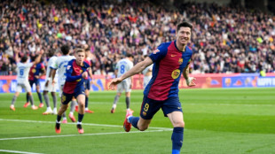 Barcelona vence Alav&eacute;s e fica a 4 pontos do l&iacute;der Real Madrid