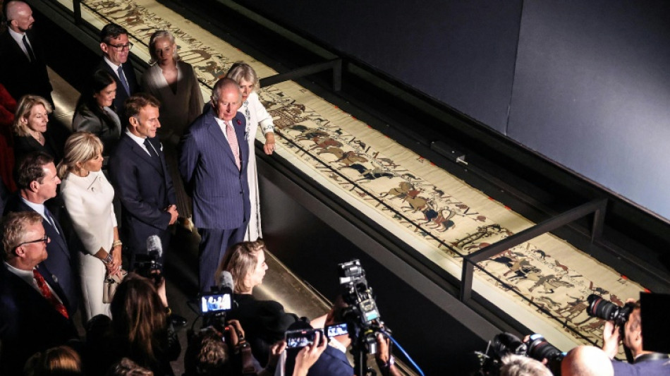  Charles III et Macron c&eacute;l&egrave;brent les liens franco-britanniques apr&egrave;s avoir admir&eacute; la tapisserie de Bayeux 