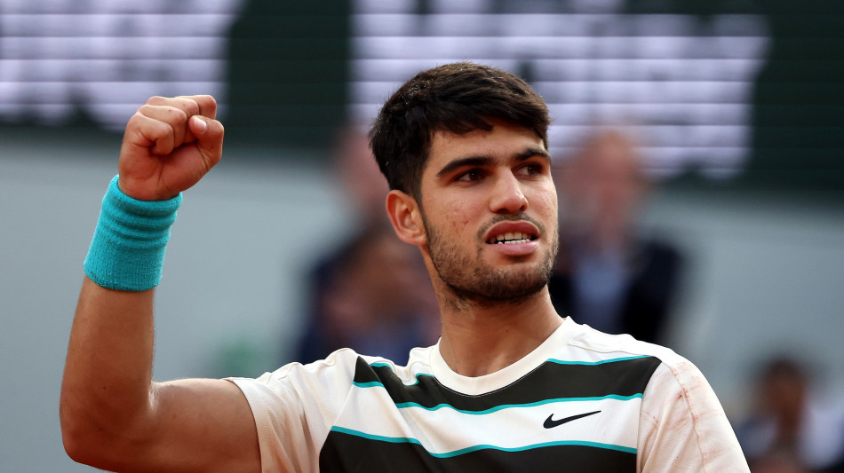 Epica rimonta su Sinner, Alcaraz vince il Roland Garros