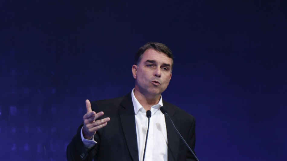  Fl&aacute;vio Bolsonaro advierte a EEUU que imponer aranceles a Brasil favorece a Lula 