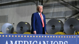 Trump passe &agrave; 50% la surtaxe sur l'acier et l'aluminium, avant des n&eacute;gociations &agrave; Paris